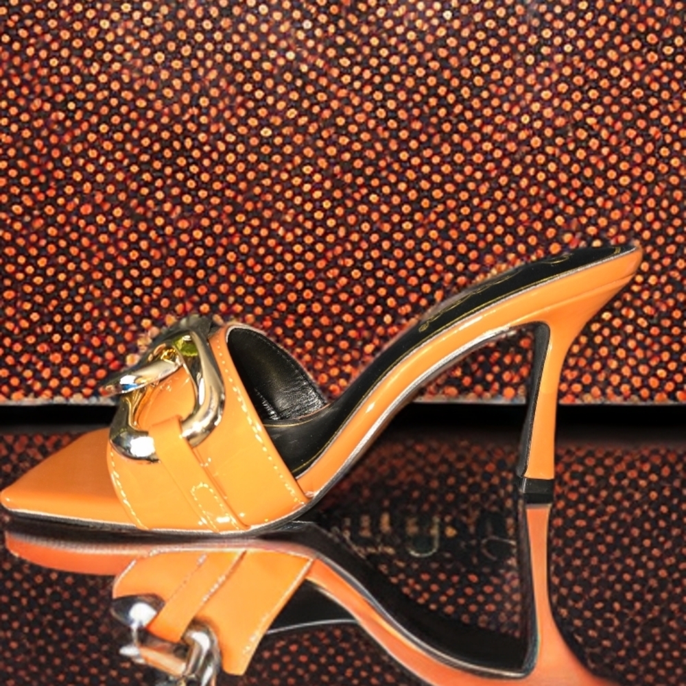 Elegant Tan Heels with Gold Chain